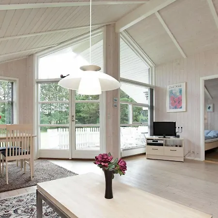 Two-bedroom Holiday In 6 *