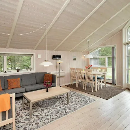 Two-bedroom Holiday In 6 *