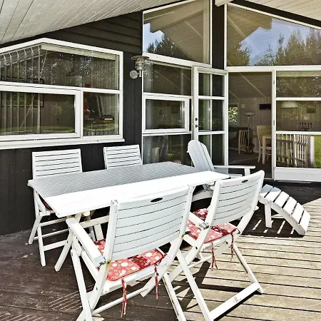 Two-bedroom Holiday In 6